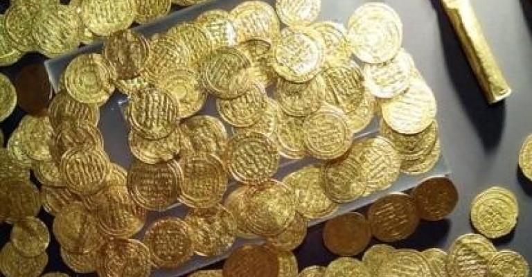 "مكافحة الفساد": قضية المسكوكات الذهبية "معقدة"