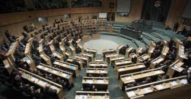 استجواب رئيس الوزراء من قبل النواب، الجدل يعود للأوساط النيابية