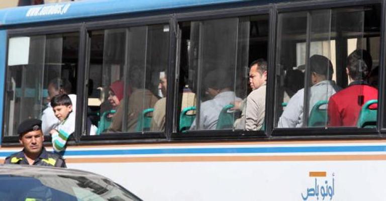 على قارعة طريق "النقل العام"