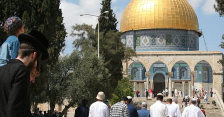 متطرفون يقتحمون الأقصى