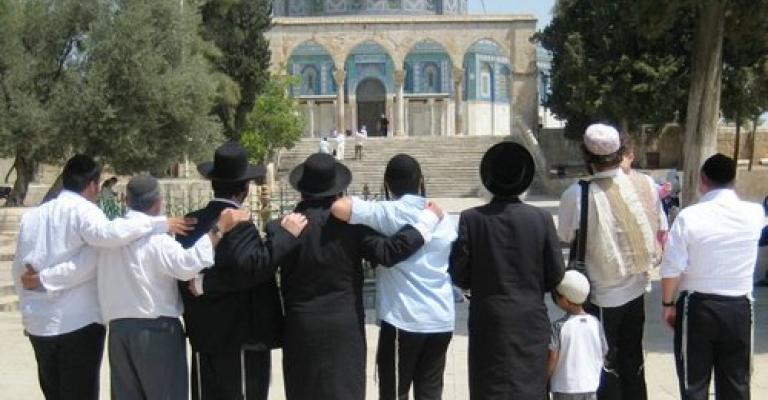 متطرفون يهود يقتحمون الأقصى بحراسة مشددة