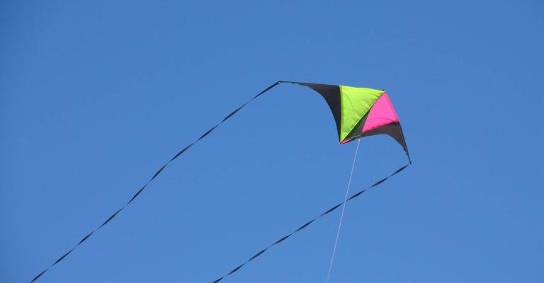 الطائرات الورقية تعيد لأطفال الزعتري فرحتهم المسلوبة