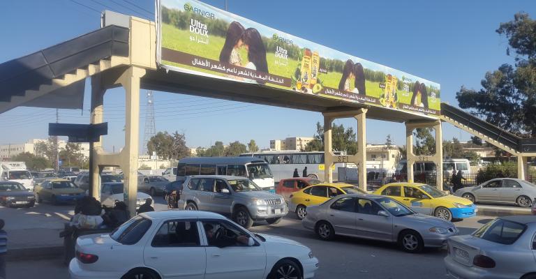 المشاة يهجرون جسورهم بالزرقاء بعد تحولها لمكاره صحية وملاذات للمتسكعين