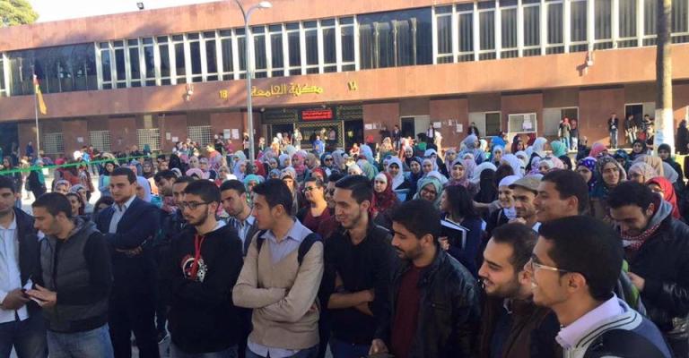 طلبة الأردنية يواصلون اعتصامهم والرئاسة تصفه بـ"غير المبرر"