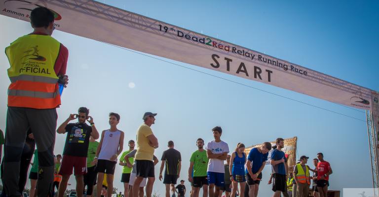 "الرياضيون" بطل سباق الركض تتابع من البحر الميت للبحر الأحمر