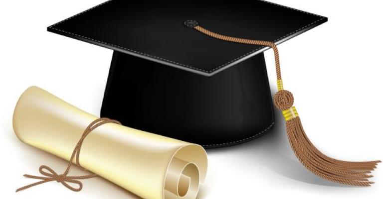 توفر 38 منحة ماجستير و8 دكتوراة للمتفوقين دراسيّاً