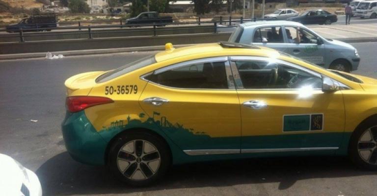 وقف العمل بقرار الألوان الجديدة لمركبات العمومي