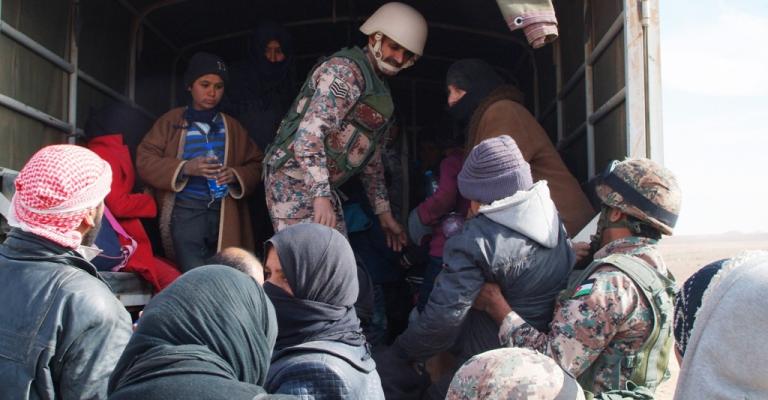 دخول 102 لاجئ سوريّ للأردن