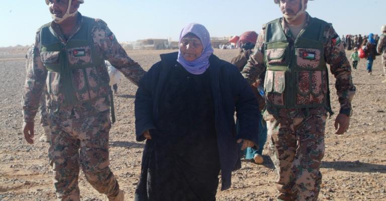 دخول 306 لاجئين سوريين دخول 306 لاجئين سوريين