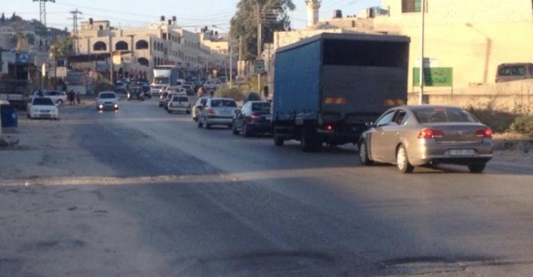 لاحتلال يغلق المحلات التجارية جنوب نابلس