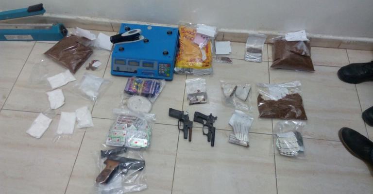 القبض على 13 متهماً بتجارة مخدرات