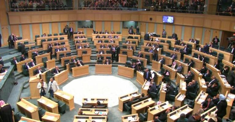 النواب يصر على السماح بالتدخين في دواوين العشائر‎