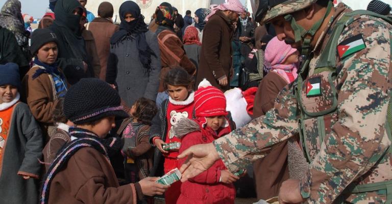 دخول 300 ولاجئين سوريين اثنين للأردن دخول 300 ولاجئين سوريين اثنين للأردن