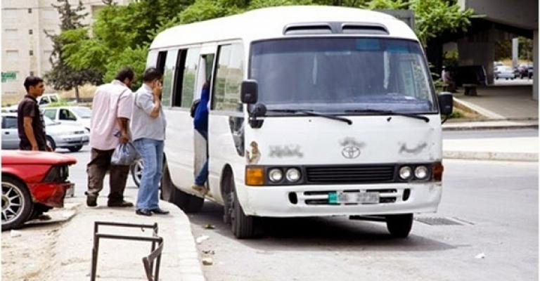 مسلسل فوضى وتجاوزات باصات الأحياء في الزرقاء.. والعرض مستمر مسلسل فوضى وتجاوزات باصات الأحياء في الزرقاء.. والعرض مستمر