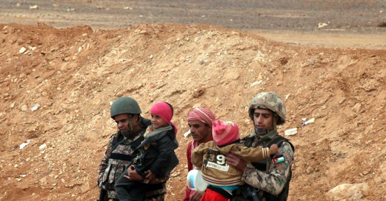 دخول 323 لاجئاً سوريّاً للأردن