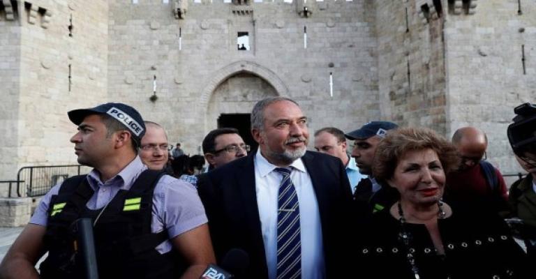 "ليبرمان" يقتحم الأقصى