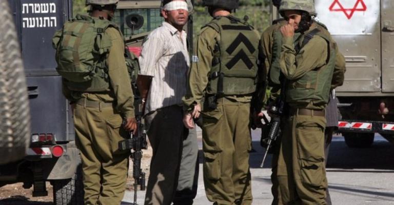 الاحتلال يعتقل 30 فلسطينيا