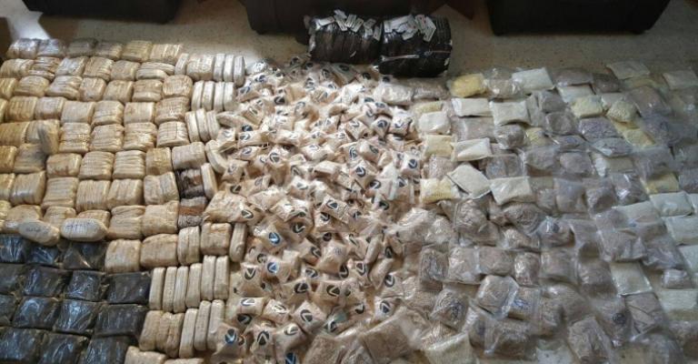 ضبط عدد من قضايا المخدرات والقبض على المتورطين