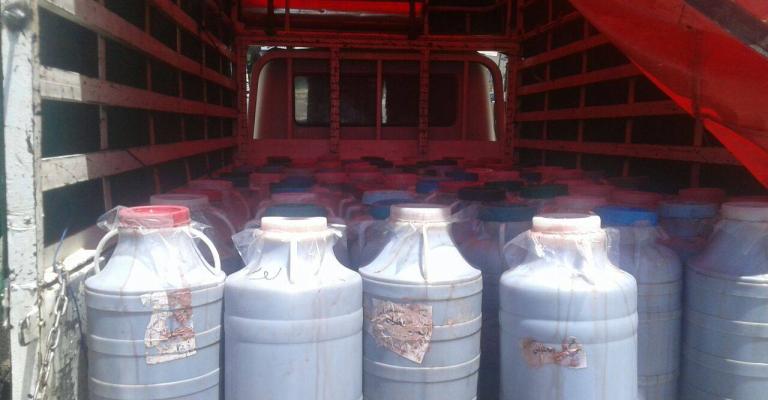 ضبط 100 جالون عصير غير صالح للاستهلاك ضبط 100 جالون عصير غير صالح للاستهلاك