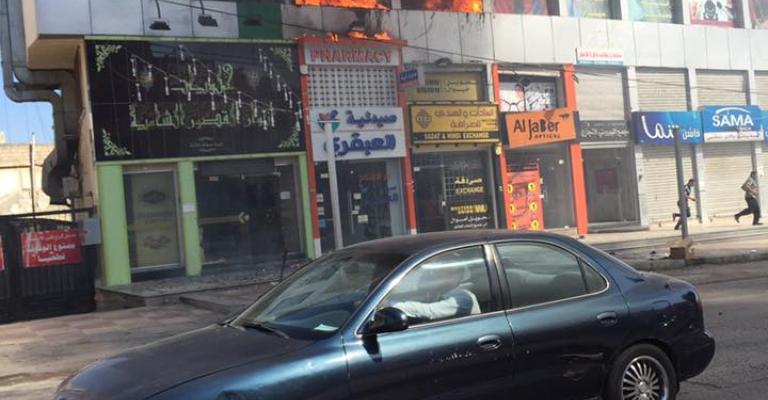 حريق بمحلين لبيع الألبسة في نزال