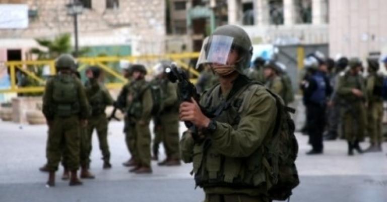 الاحتلال يواصل حصار وإغلاق الطرق في الخليل
