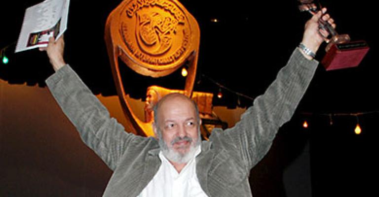 محمد خان: عاشق السينما الذي تخلى من أجلها عن الهندسة محمد خان: عاشق السينما الذي تخلى من أجلها عن الهندسة