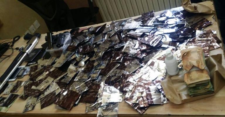 القبض على 9 في "جبل التاج" بتهم ترويج واتجار بالمخدرات