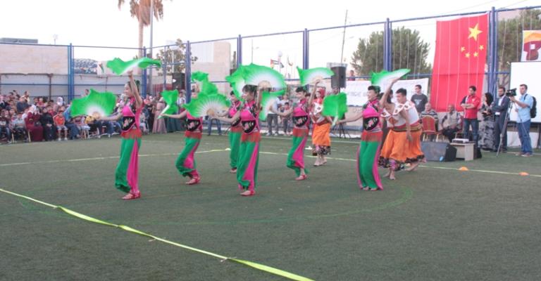 "هونان" الصينية تقدم عرضا في حدائق الملكة رانيا