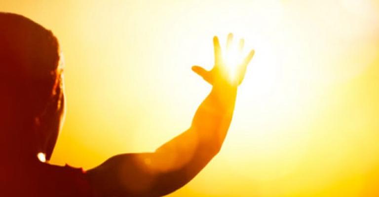 "الصحة" تحذر من المخاطر الصحية جراء موجة الحرّ "الصحة" تحذر من المخاطر الصحية جراء موجة الحرّ