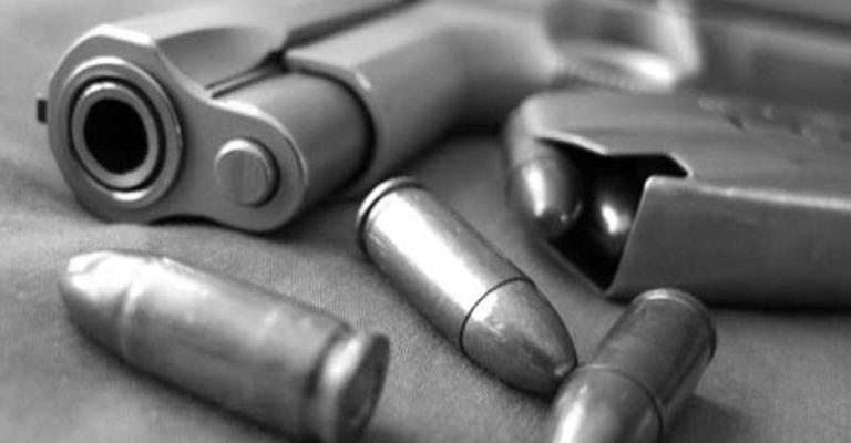 مصدر لـ عمّان نت: شبهة انتحار أو خطأ وراء مقتل رجل الأمن أمام بيت "النسور" مصدر لـ عمّان نت: شبهة انتحار أو خطأ وراء مقتل رجل الأمن أمام بيت "النسور"