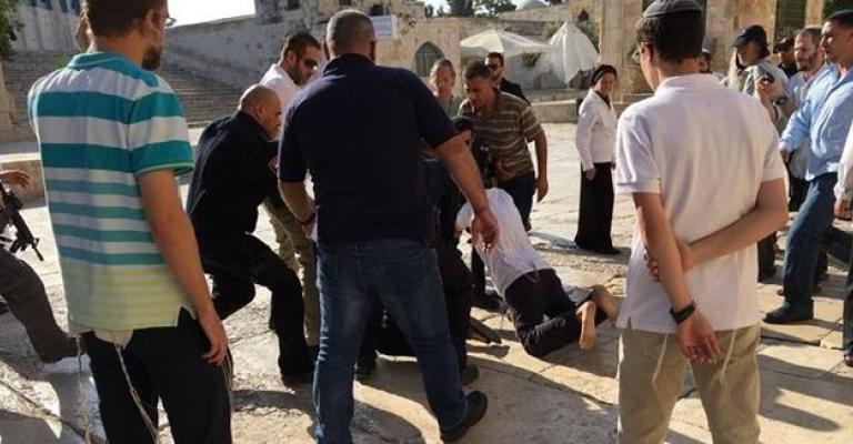 مدير المسجد الأقصى يناشد الملك التدخل لوقف اعتداء الشرطة الإسرائيليّة على الحرّاس