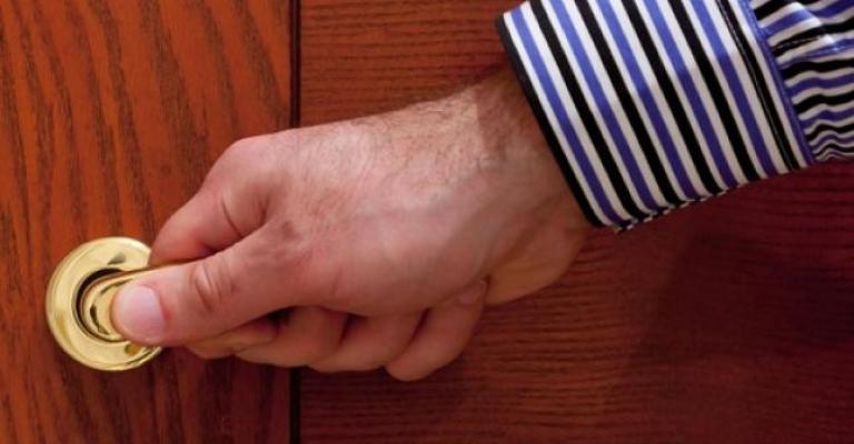 المياه تحذر من مشبوهين يدعون فحص المياه لدخول المنازل المياه تحذر من مشبوهين يدعون فحص المياه لدخول المنازل