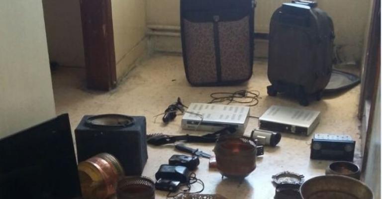 القبض على مشتبه بهم بقضايا سرقات وسلب في إربد وجرش