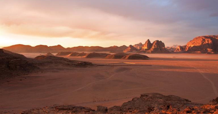 انخفاض على درجات الحرارة و حالة ضعيفة من عدم الاستقرار الجوي انخفاض على درجات الحرارة و حالة ضعيفة من عدم الاستقرار الجوي
