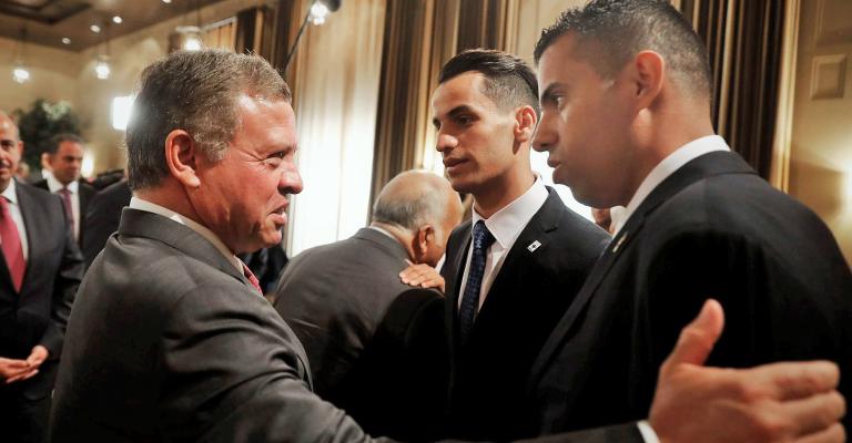 الملك يكرّم أبو غوش والعساف