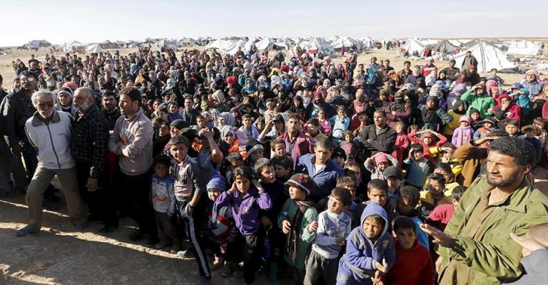 "رايتس ووتش" تطالب الأردن السماح فورا للوكالات الإنسانية باستئناف المساعدات إلى الركبان