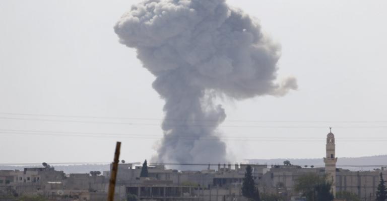 قوات التحالف بقيادة أمريكا تقصف القوات السورية