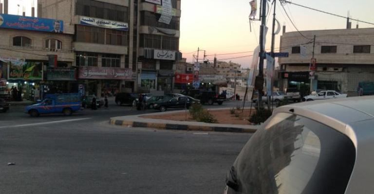 منع الصحفيين من دخول قاعات الاقتراع في مدرسة بالزرقاء منع الصحفيين من دخول قاعات الاقتراع في مدرسة بالزرقاء