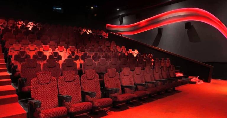 "الأقل حظاً" في مسرح الرينبو