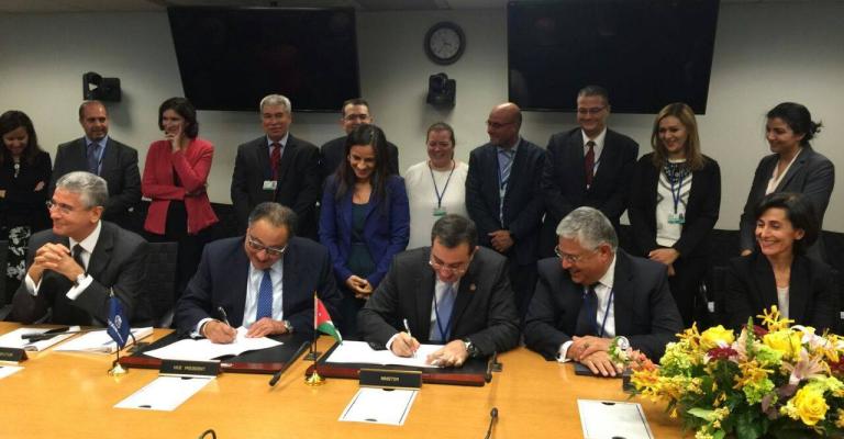 الأردن يقترض 300 مليون دولار لدعم الموازنة الأردن يقترض 300 مليون دولار لدعم الموازنة