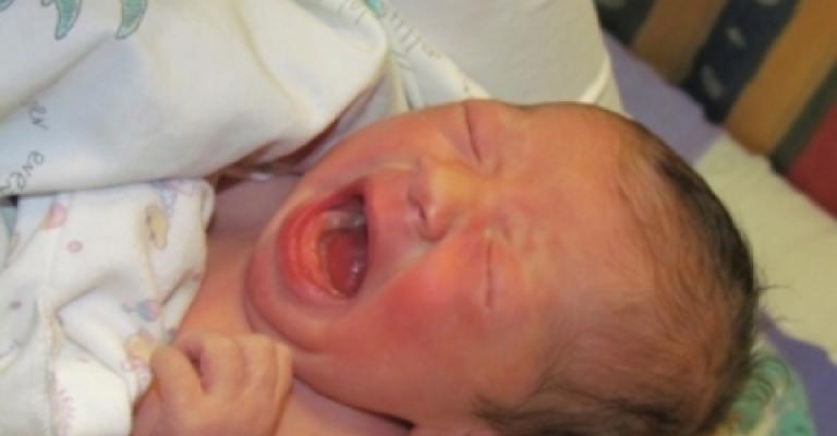 الدفاع المدني يجري عملية ولادة داخل منزل الدفاع المدني يجري عملية ولادة داخل منزل