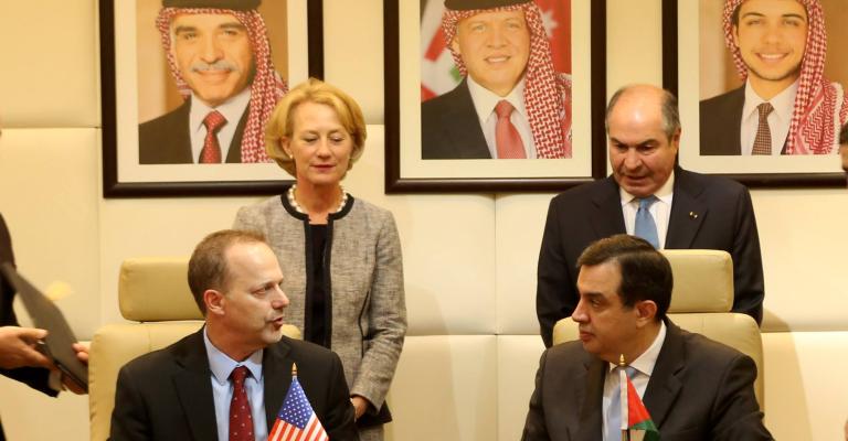 أكثر من 800 مليون دولار منح أمريكية للأردن أكثر من 800 مليون دولار منح أمريكية للأردن