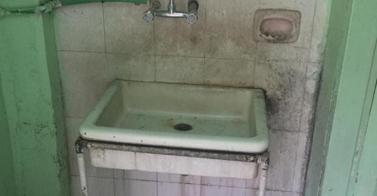 حين تصبح البيئة المدرسية جرحا على أجساد طلبتها حين تصبح البيئة المدرسية جرحا على أجساد طلبتها