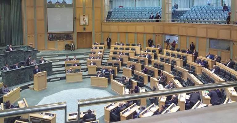 النواب يواصلون مناقشة بيان الحكومة.. وصحفيون مستاؤون من منع التصوير