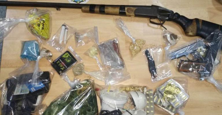 القبض على ثلاثة مطلوبين احدهم مصنف بالخطير القبض على ثلاثة مطلوبين احدهم مصنف بالخطير