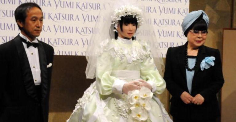 روبوت يؤدي "كل المهام الزوجية" روبوت يؤدي "كل المهام الزوجية"