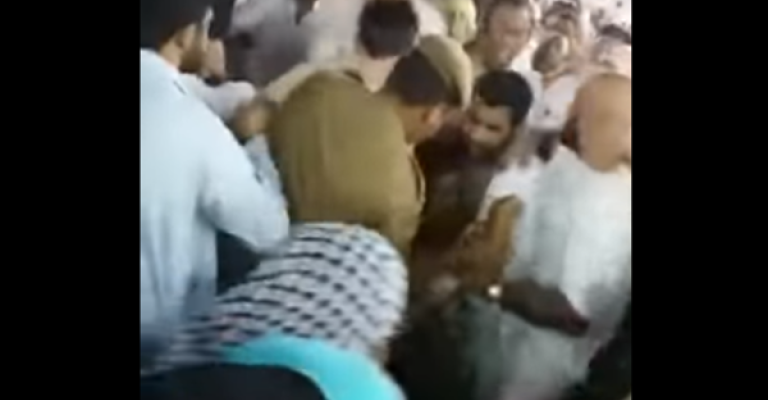 القبض على رجل حاول إحراق نفسه عند الكعبة