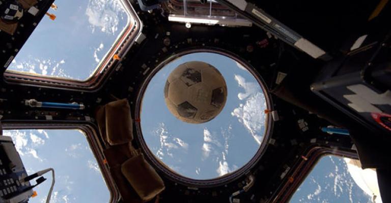 ارتطام كرة بنافذة المحطة الفضائية بعد 30 عاماً من فقدانها