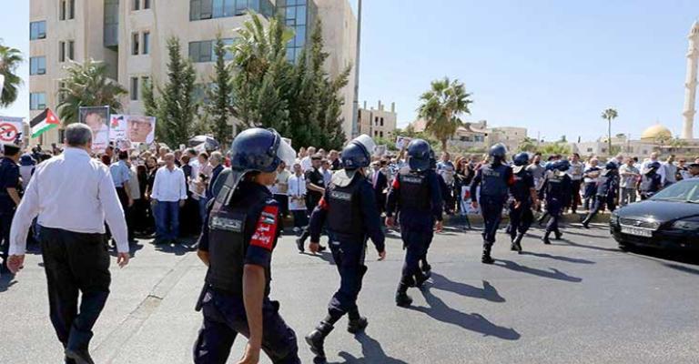 الإجراءات الحكومية وتململ الشارع الإجراءات الحكومية وتململ الشارع