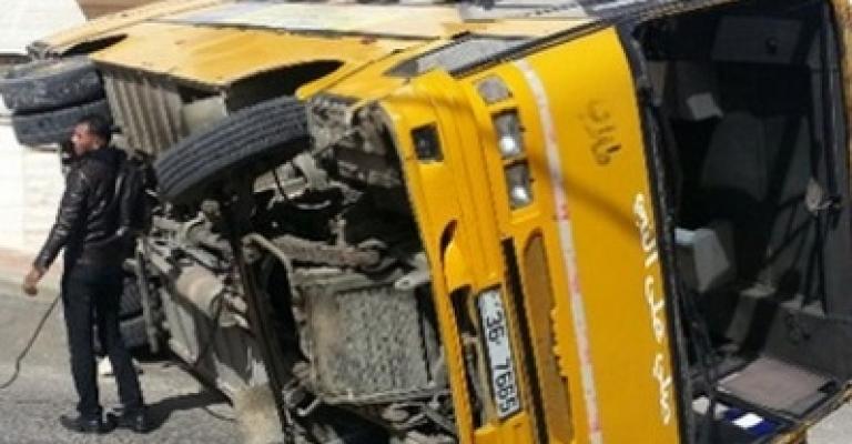 وفاة طالب وإصابة 7 آخرين بحادث تصادم وفاة طالب وإصابة 7 آخرين بحادث تصادم